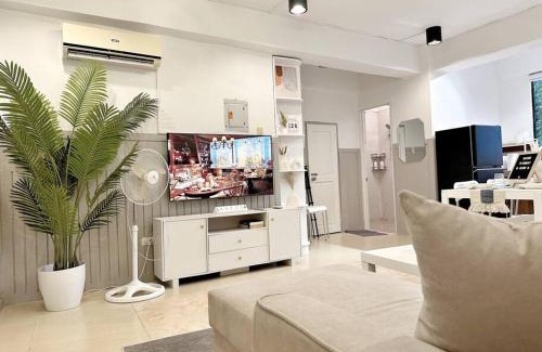 Manoc-Manoc Apartment | Easy White Beach Access, with Kitchen, Dining and Living Room, Perfect for Groups and Family