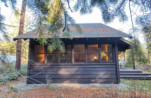 Mazama Cabin | Easy Winters - one bedroom cabin at Wilson Ranch