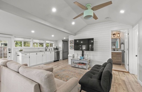 Plymouth Cottage | Easygoing Lakeside Stay | Plymouth, MA