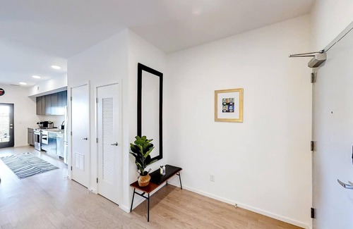 North Capitol Condo | Eccentric Riverfront Condo <1mi downtown Nashville