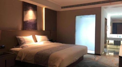 Jiangxia District Hotel | Echarm Plus Hotel Wuhan Wenhua Boulevard Dahualing Subway Statiom