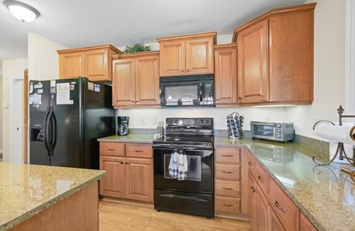 Foscoe House | Echota Wintergreens 1721- Mountain Condo, Gated Resort, Indoor/Outdoor Pools and Hot Tub, Fitness.