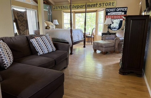 Redmond Other | Eclectic Farm Stay near Redmond and Eagle Crest