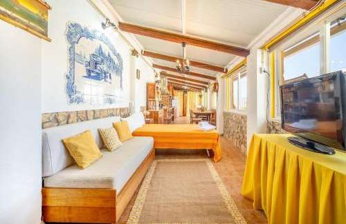 Arruda dos Vinhos House | Eclectic oasis with poolside charm in Arranhó