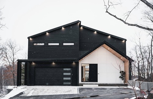 Severn Ski Chalet | Eco Bay Chalet Year Round Group Stay in Muskoka