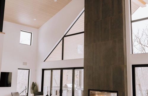 Severn Ski Chalet | Eco Bay Chalet Year Round Group Stay in Muskoka