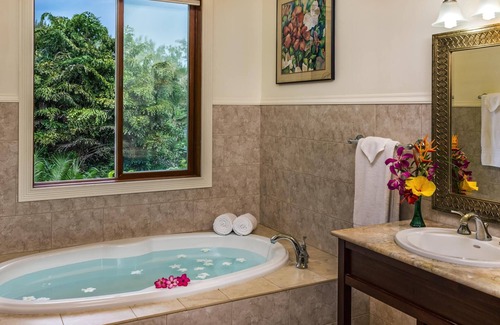 Kapaau Cabin | Eco-Boutique retreat center overlooking the pacific ocean