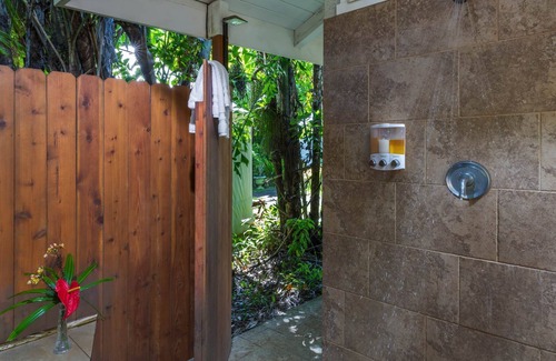 Kapaau Cabin | Eco-Boutique retreat center overlooking the pacific ocean