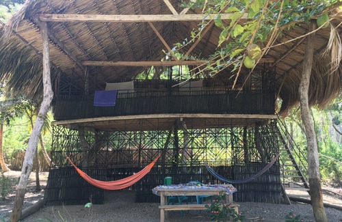 Monitos Cabin | Eco-hotel con Cabañas Frente al Mar. Rodeado de Naturaleza