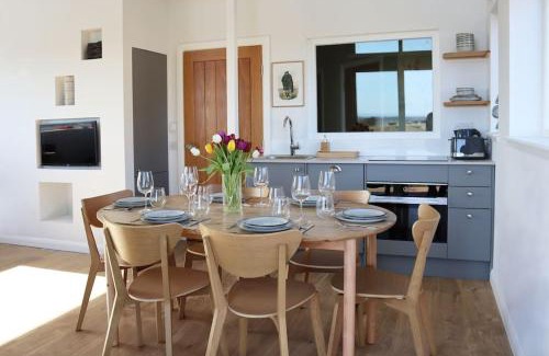 Leven House | Eco-Lodge with sea view Charleton Estate