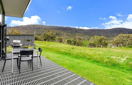 Crackenback Ski Chalet | Ecocrackenback 7 'Sustainable chalet close to the slopes.'