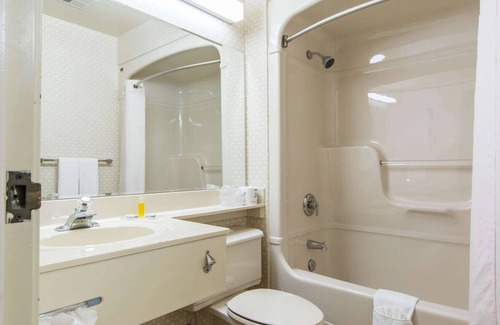 Ste. Foy Hotel | Econo Lodge Airport