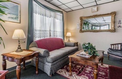 Altoona Hotel | Econo Lodge Altoona I-99