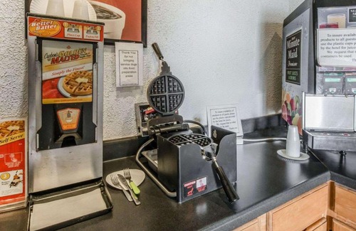Altoona Hotel | Econo Lodge Altoona I-99