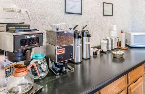 Altoona Hotel | Econo Lodge Altoona I-99