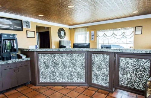 Cocoa Beach Cabin | Econo Lodge Cocoa Beach - near the Port