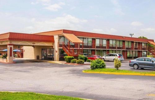 Dyersburg Cabin | Econo Lodge Dyersburg I-155