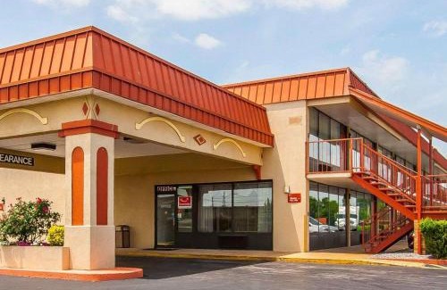 Dyersburg Cabin | Econo Lodge Dyersburg I-155