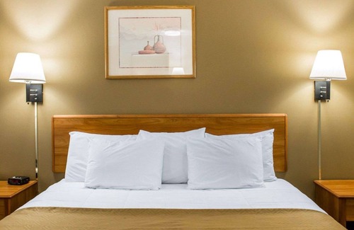 Elkhart Hotel | Econo Lodge Elkhart North