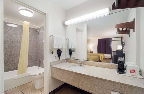 Goose Creek Hotel | Econo Lodge Goose Creek
