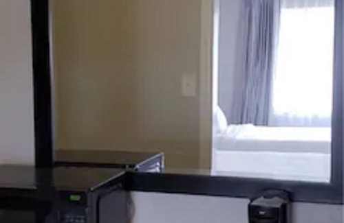 Abilene Hotel | Econo Lodge Inn & Suites Abilene East District