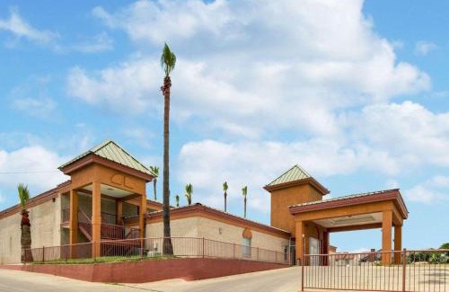 Eagle Pass Hotel | Econo Lodge Inn & Suites Eagle Pass