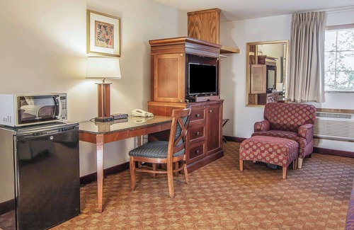 Madras Hotel | Econo Lodge Inn & Suites Madras