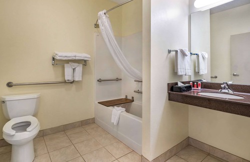 Des Moines Hotel | Econo Lodge Inn & Suites Fairgrounds
