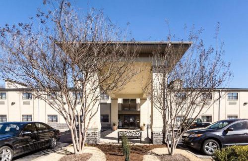 Little Rock Hotel | Econo Lodge Inn & Suites Little Rock SW