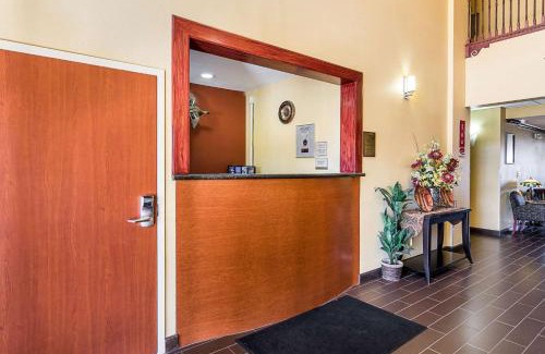 Little Rock Hotel | Econo Lodge Inn & Suites Little Rock SW