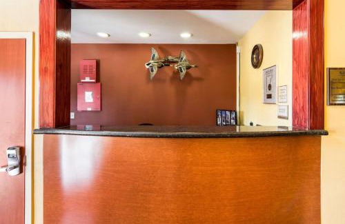 Little Rock Hotel | Econo Lodge Inn & Suites Little Rock SW