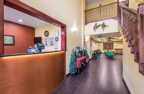 Little Rock Hotel | Econo Lodge Inn & Suites Little Rock SW