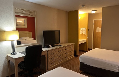Walnut Hotel | Econo Lodge Inn & Suites Walnut