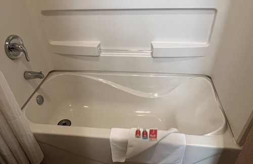 Walnut Hotel | Econo Lodge Inn & Suites Walnut