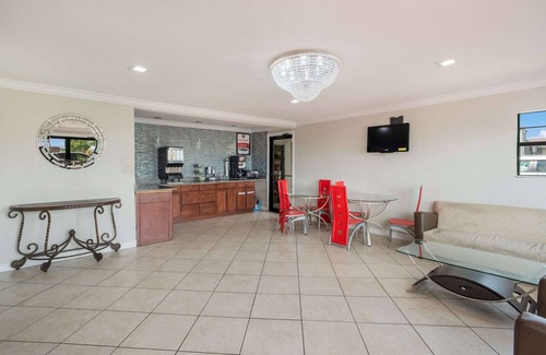 Lake Charles Hotel | Econo Lodge Lake Charles University Area