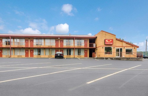 Marion Cabin | Econo Lodge Marion I-81