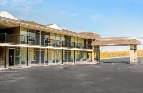 Rolla Cabin | Econo Lodge near Missouri University of Science and Technology