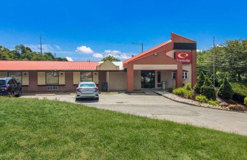South Hills Cabin | Econo Lodge Pittsburgh I-79
