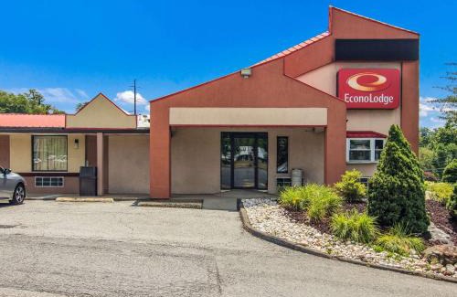 South Hills Cabin | Econo Lodge Pittsburgh I-79