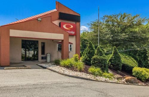 South Hills Cabin | Econo Lodge Pittsburgh I-79
