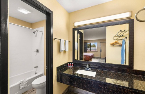 Belton Hotel | Econo Lodge