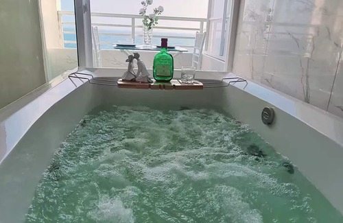 Playas Apartment | Ecuabook Suite 803-2 con Jacuzzi y balcón Ocean Club II
