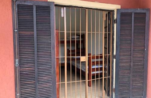 Mongagua Apartment | Edícula/Casa de hóspedes: 3 dorms 3 banheiros, piscina 7x5, churrasqueira, 150m do mar