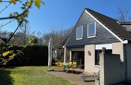 Westenschouwen House | Edge of dunes and near the beach - perfect location and loving furnishings: Zeeduin 28