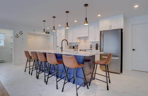 Stanstead Township Ski Chalet | Edge of Lake Lac Lovering - Spa - Leïlo