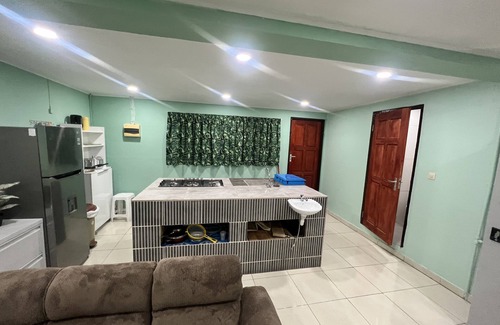 Noord Apartment | Een Benedenwoning met Zwembad!