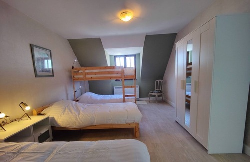 Tongeren House | Een Leuke Locatie om tot Rust te Komen, 3 Slaapkamers, Veranda, Ruime Tuin,