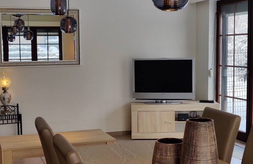 Tongeren House | Een Leuke Locatie om tot Rust te Komen, 3 Slaapkamers, Veranda, Ruime Tuin,