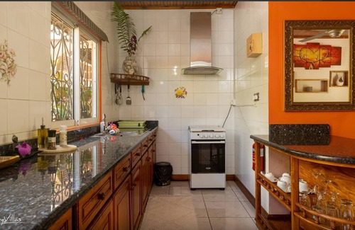Zig Zag Ward Villa | Effie’s Mountain View Villa - gecko Villa