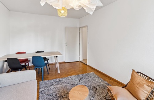 Hochschulen Apartment | Effortless City Living: Just 10 Min Away!